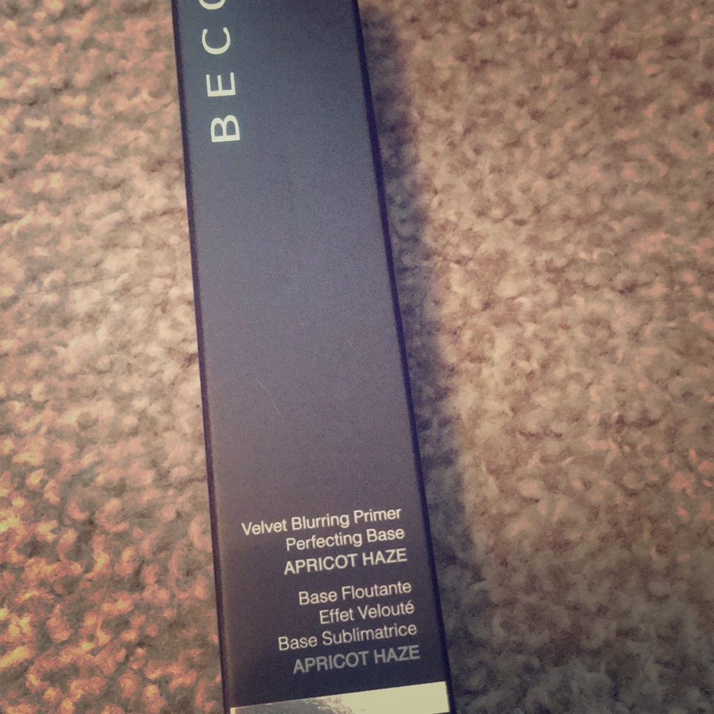 Becca velvet blurring primer